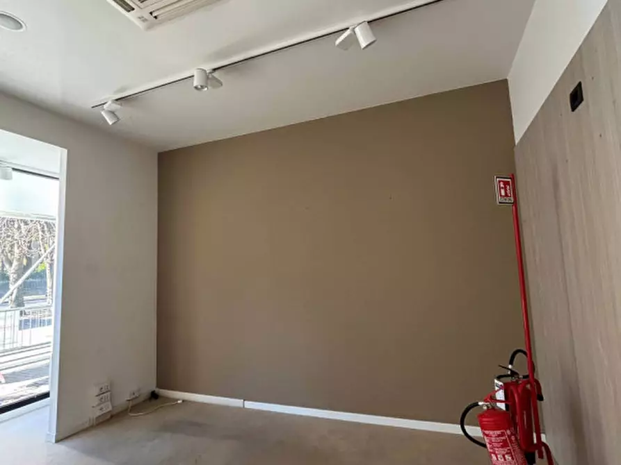 Immagine 7 di Negozio in affitto  in Viale della Vittoria n. 231 a Vittorio Veneto