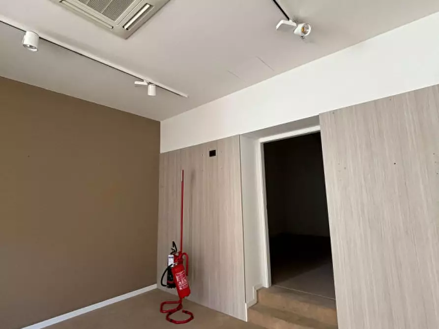 Immagine 10 di Negozio in affitto  in Viale della Vittoria n. 231 a Vittorio Veneto