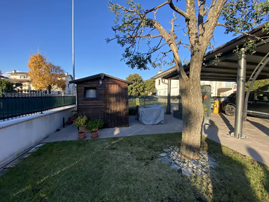 Immagine 15 di Casa bifamiliare in vendita  in Via Boito a Tezze Sul Brenta