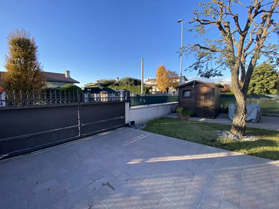 Immagine 17 di Casa bifamiliare in vendita  in Via Boito a Tezze Sul Brenta