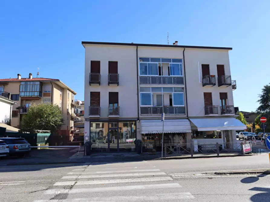 Immagine 5 di Negozio in vendita  in Viale Trieste 284 a Vicenza