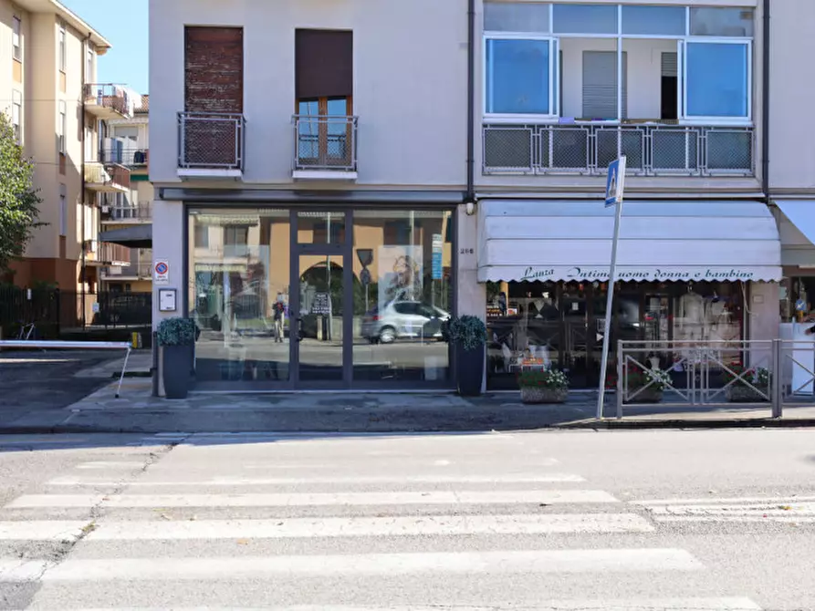 Immagine 7 di Negozio in vendita  in Viale Trieste 284 a Vicenza