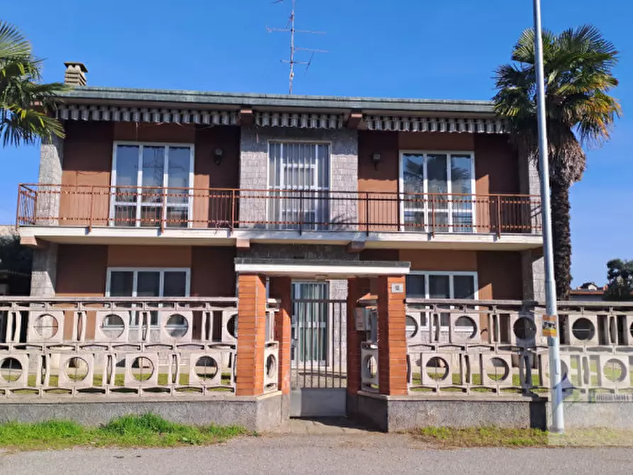 Immagine 2 di Villa in vendita  in Via John Fitzgerald Kennedy a Robecchetto Con Induno