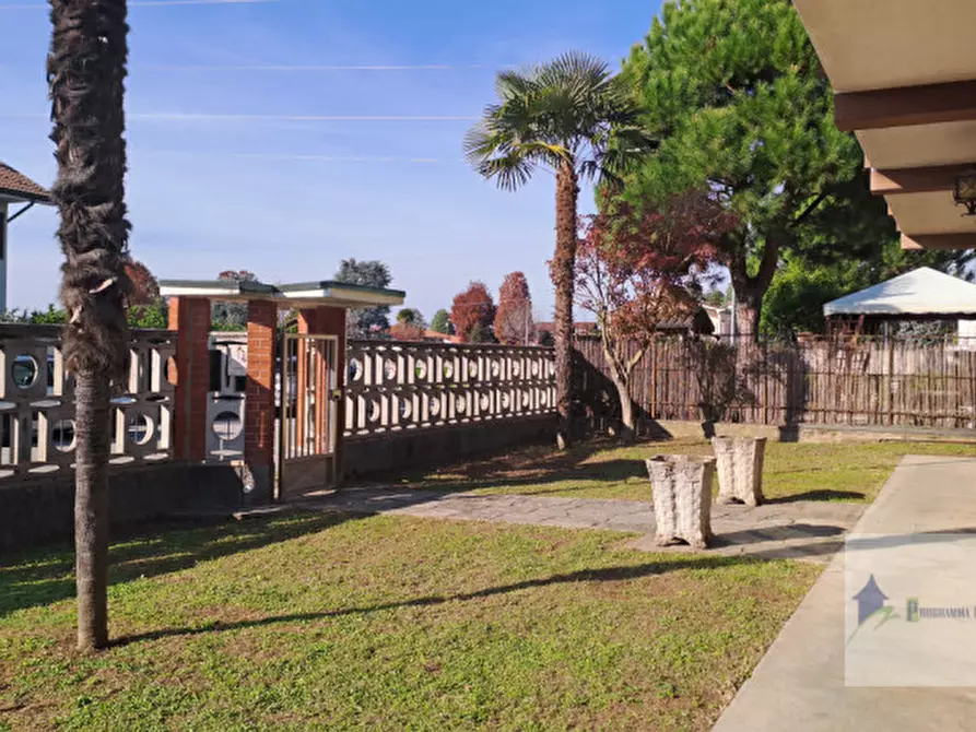 Immagine 7 di Villa in vendita  in Via John Fitzgerald Kennedy a Robecchetto Con Induno