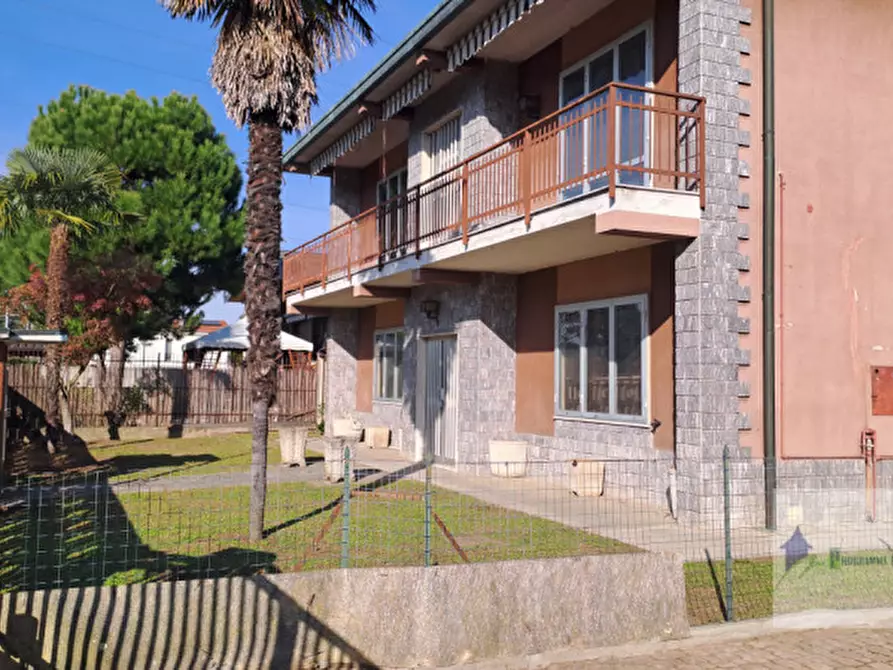 Immagine 8 di Villa in vendita  in Via John Fitzgerald Kennedy a Robecchetto Con Induno