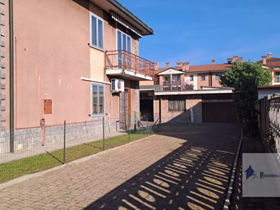 Immagine 9 di Villa in vendita  in Via John Fitzgerald Kennedy a Robecchetto Con Induno