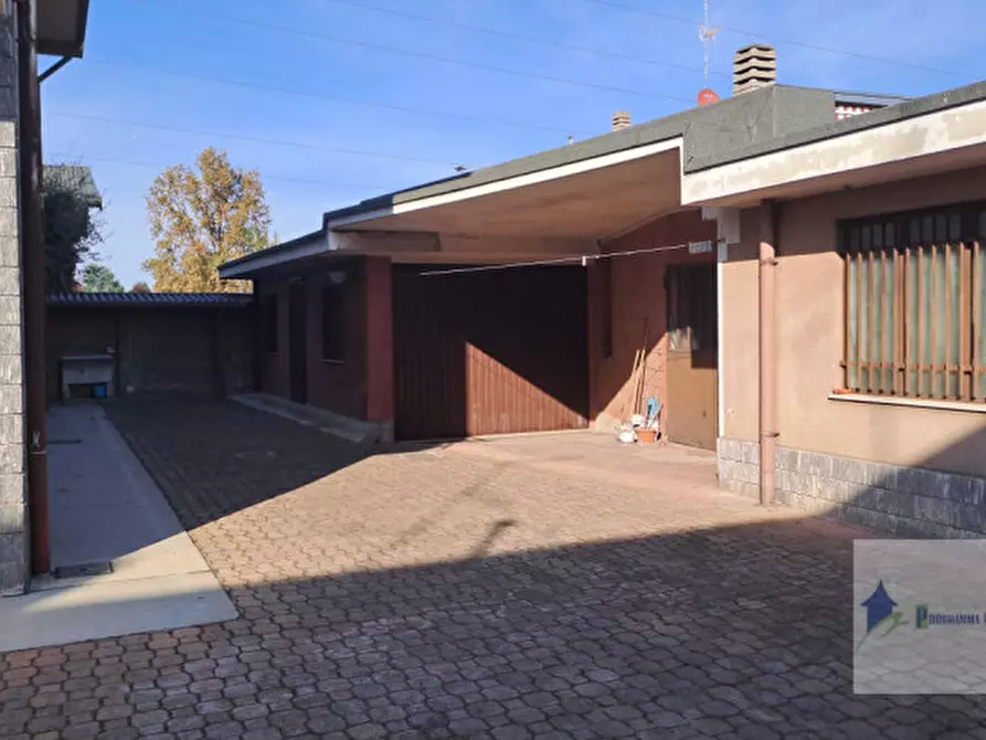 Immagine 10 di Villa in vendita  in Via John Fitzgerald Kennedy a Robecchetto Con Induno