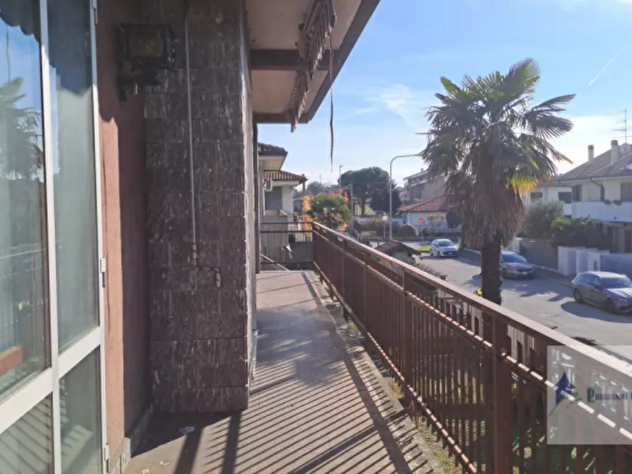 Immagine 44 di Villa in vendita  in Via John Fitzgerald Kennedy a Robecchetto Con Induno