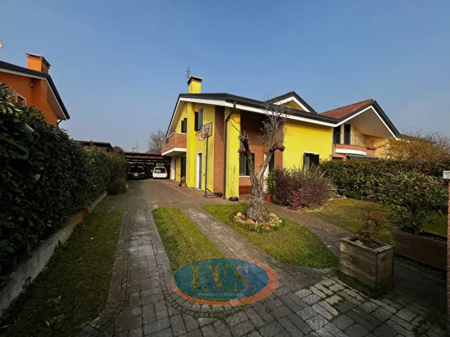 Immagine 1 di Casa trifamiliare in vendita  in VIA C. COLOMBO a Villafranca Padovana