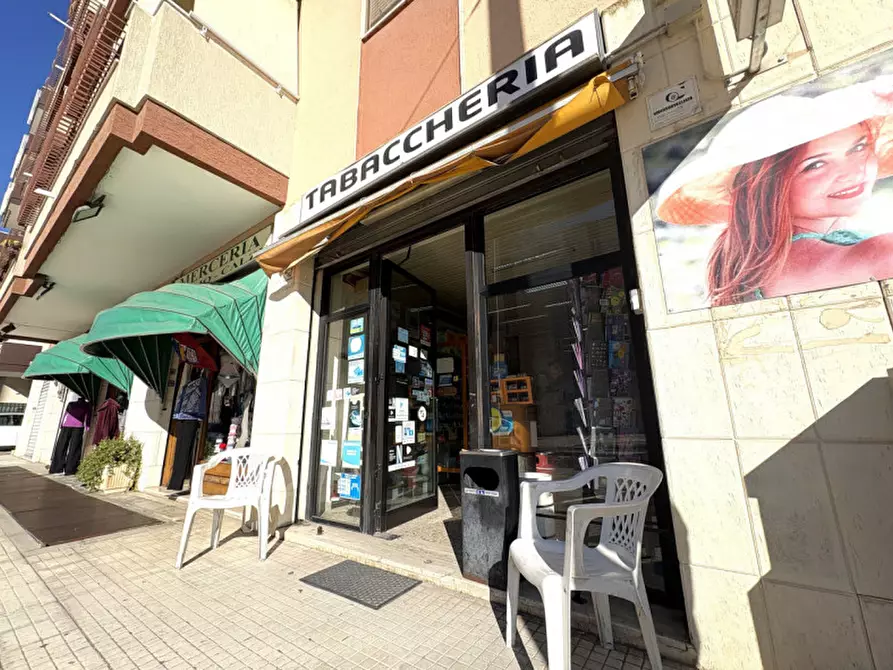 Immagine 1 di Attività commerciale in vendita  in Piazzale Rudiae a Lecce