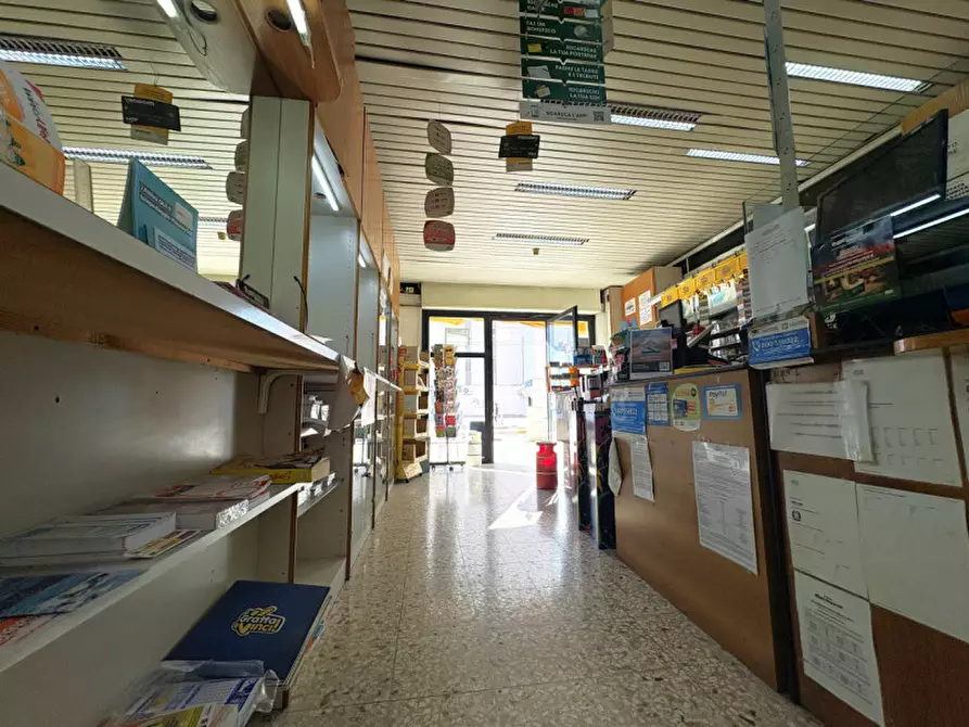 Immagine 15 di Attività commerciale in vendita  in Piazzale Rudiae a Lecce