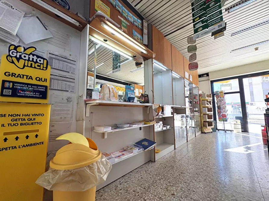 Immagine 16 di Attività commerciale in vendita  in Piazzale Rudiae a Lecce