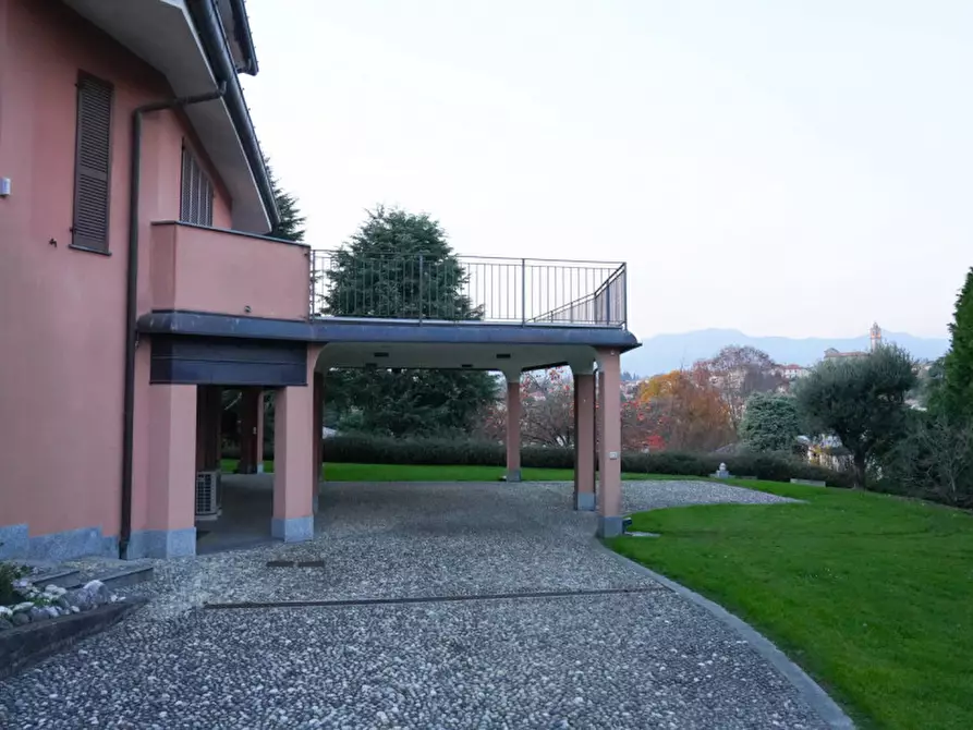 Immagine 3 di Villa in vendita  in Via Mandresca 7 a Inverigo