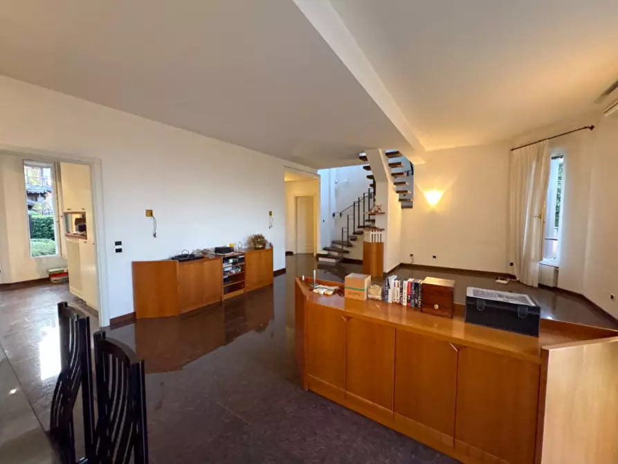 Immagine 5 di Villa in vendita  in Via Mandresca 7 a Inverigo
