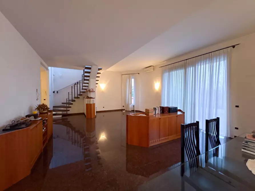 Immagine 8 di Villa in vendita  in Via Mandresca 7 a Inverigo