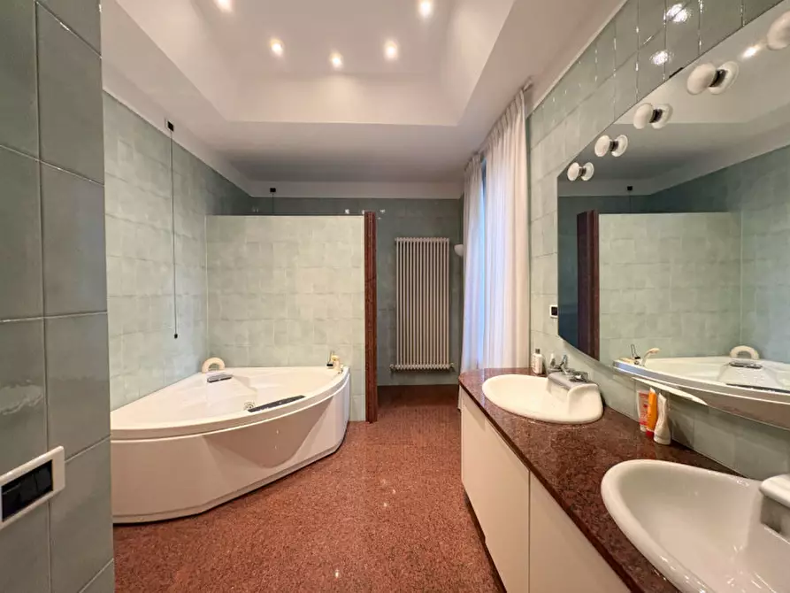 Immagine 23 di Villa in vendita  in Via Mandresca 7 a Inverigo