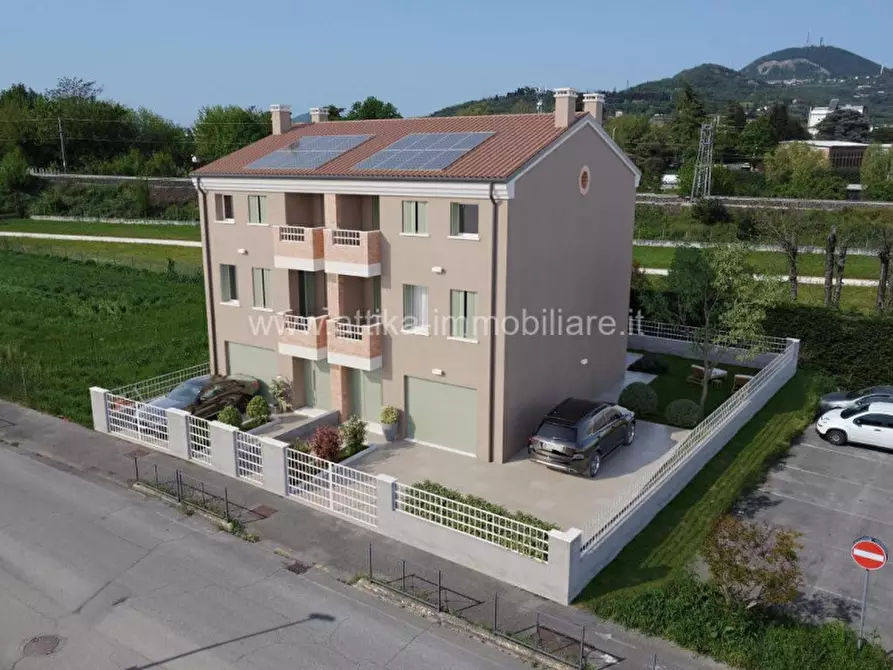 Immagine 1 di Casa bifamiliare in vendita  in Via Giulia Fogolari a Este