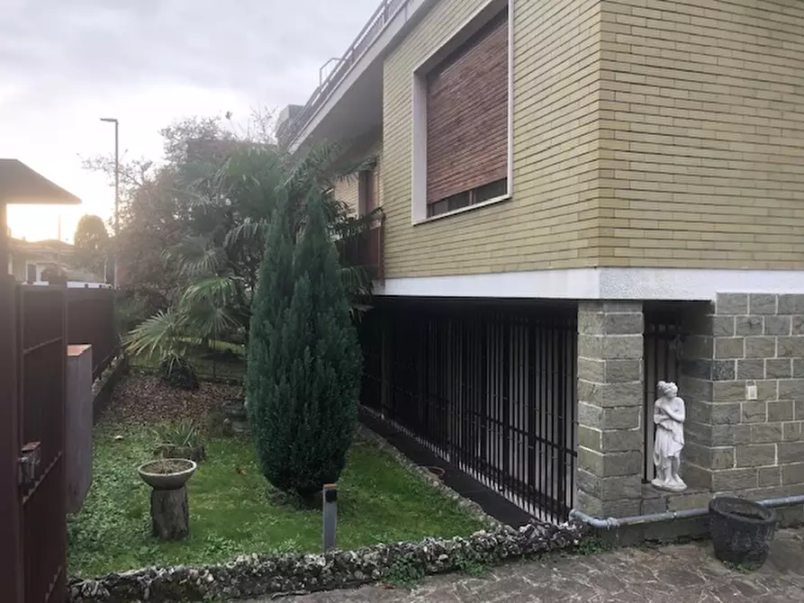 Immagine 1 di Casa indipendente in vendita  in Via Camillo Benso Conte di Cavour a Paderno Dugnano