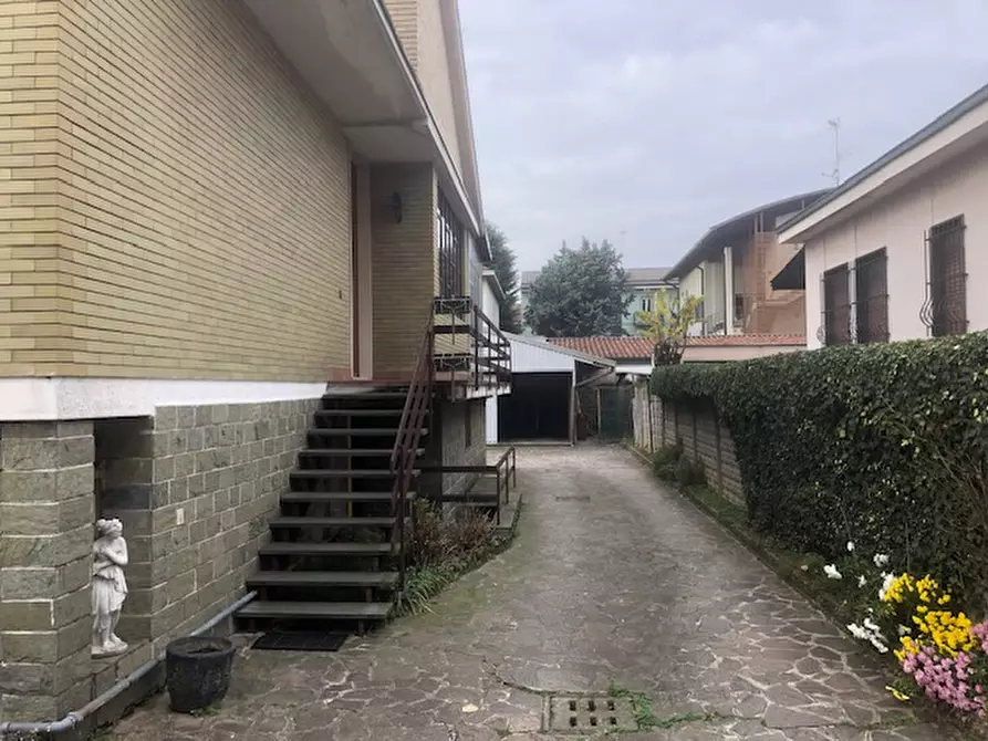Immagine 6 di Casa indipendente in vendita  in Via Camillo Benso Conte di Cavour a Paderno Dugnano