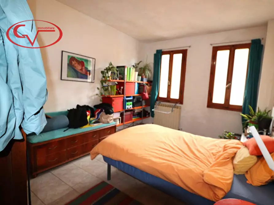 Immagine 11 di Appartamento in vendita  in via isidoro del lungo a Montevarchi