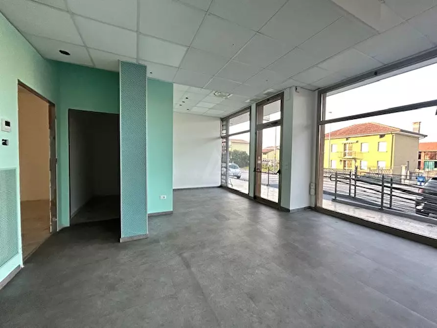 Immagine 1 di Negozio in affitto  in Via Alberon a Castello Di Godego