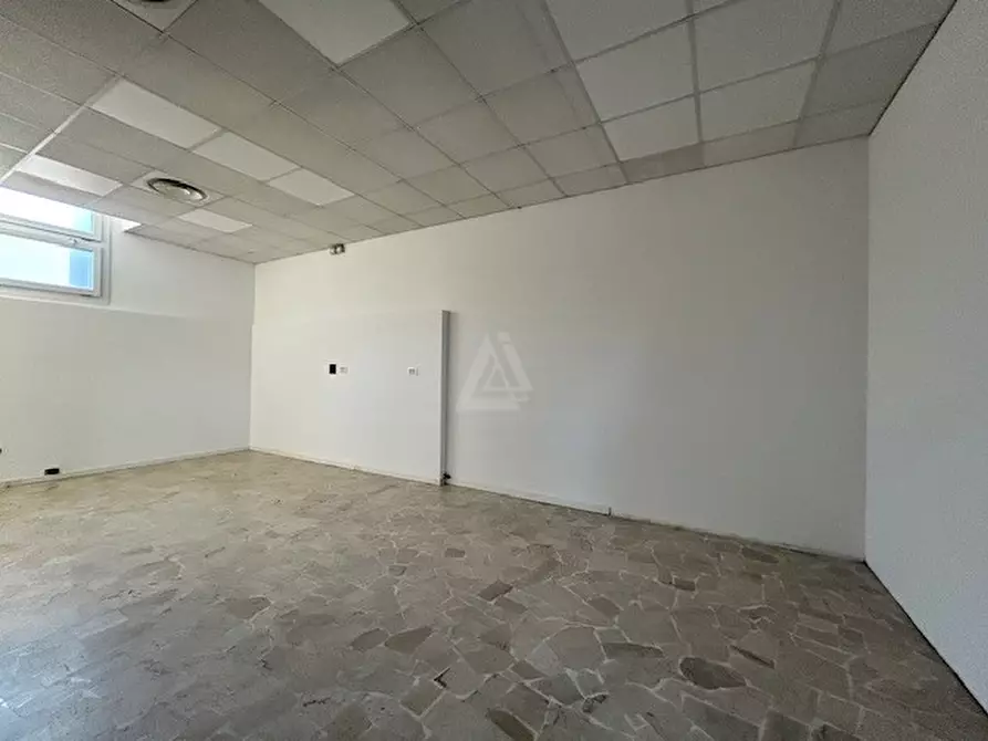 Immagine 4 di Negozio in affitto  in Via Alberon a Castello Di Godego