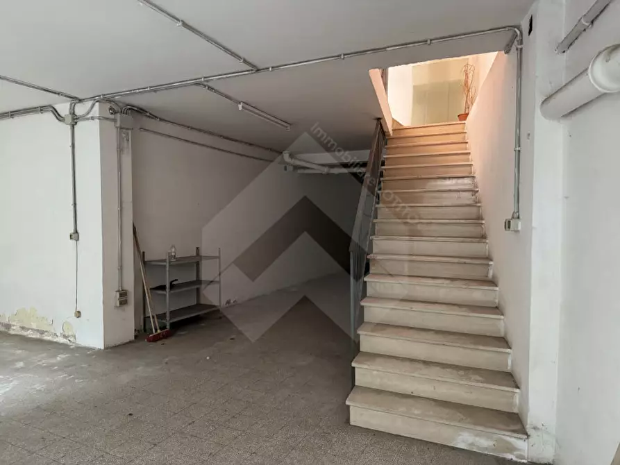 Immagine 6 di Attività commerciale in affitto  a Andria