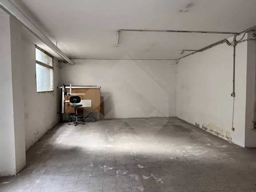 Immagine 7 di Attività commerciale in affitto  a Andria