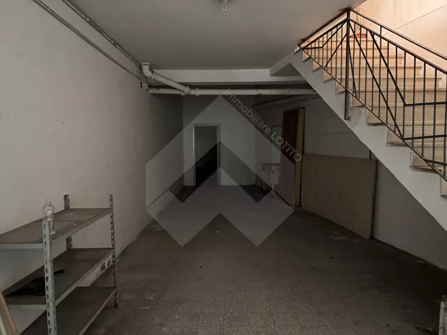 Immagine 8 di Attività commerciale in affitto  a Andria