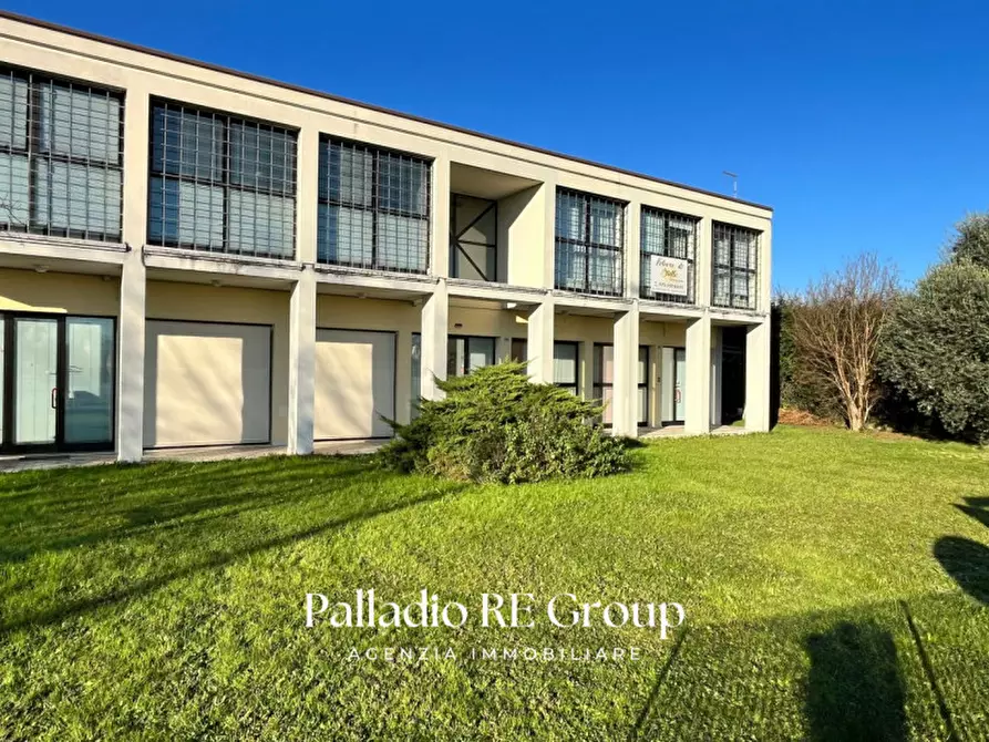 Immagine 1 di Laboratorio in vendita  in Via Saviabona a Monticello Conte Otto