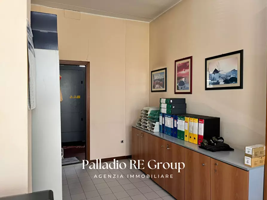 Immagine 4 di Laboratorio in vendita  in Via Saviabona a Monticello Conte Otto