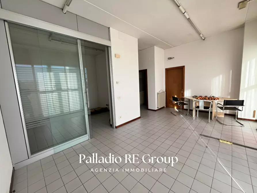 Immagine 6 di Laboratorio in vendita  in Via Saviabona a Monticello Conte Otto