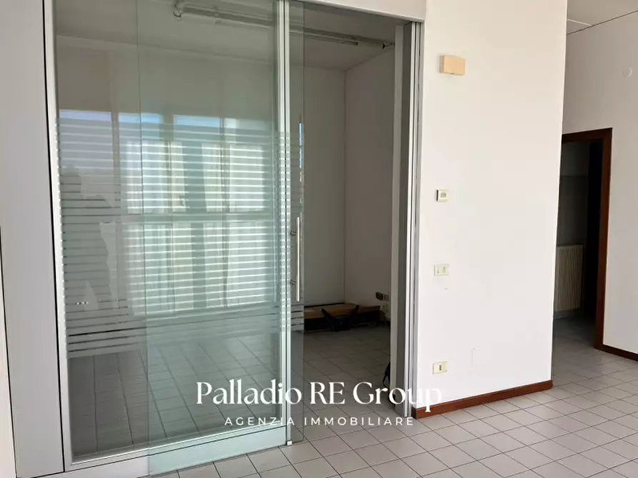 Immagine 7 di Laboratorio in vendita  in Via Saviabona a Monticello Conte Otto