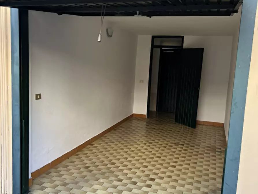 Immagine 3 di Garage in vendita  in Via Pasubio a Schio