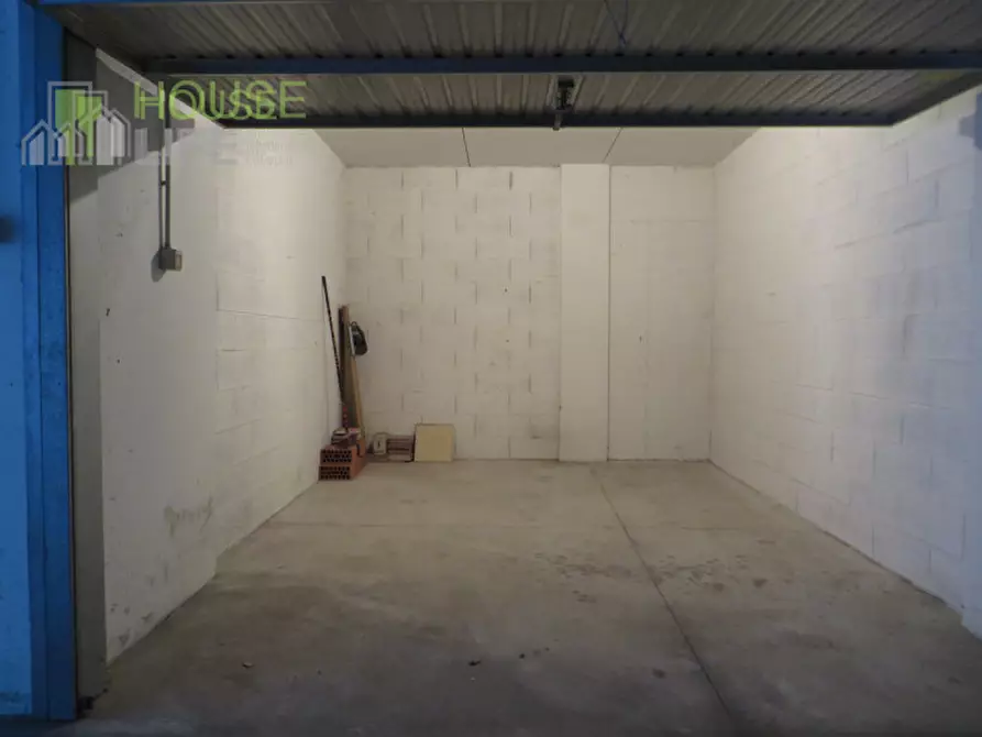 Immagine 9 di Garage in vendita  in Via Pasubio a Schio