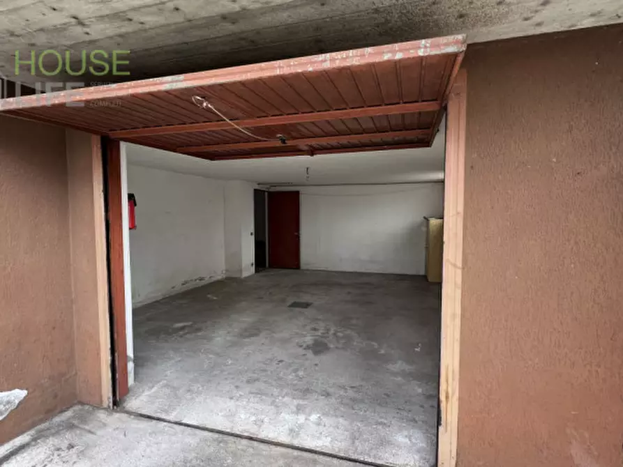 Immagine 10 di Garage in vendita  in Via Pasubio a Schio