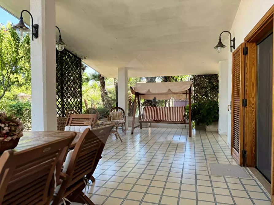 Immagine 1 di Villa in vendita  a Bisceglie