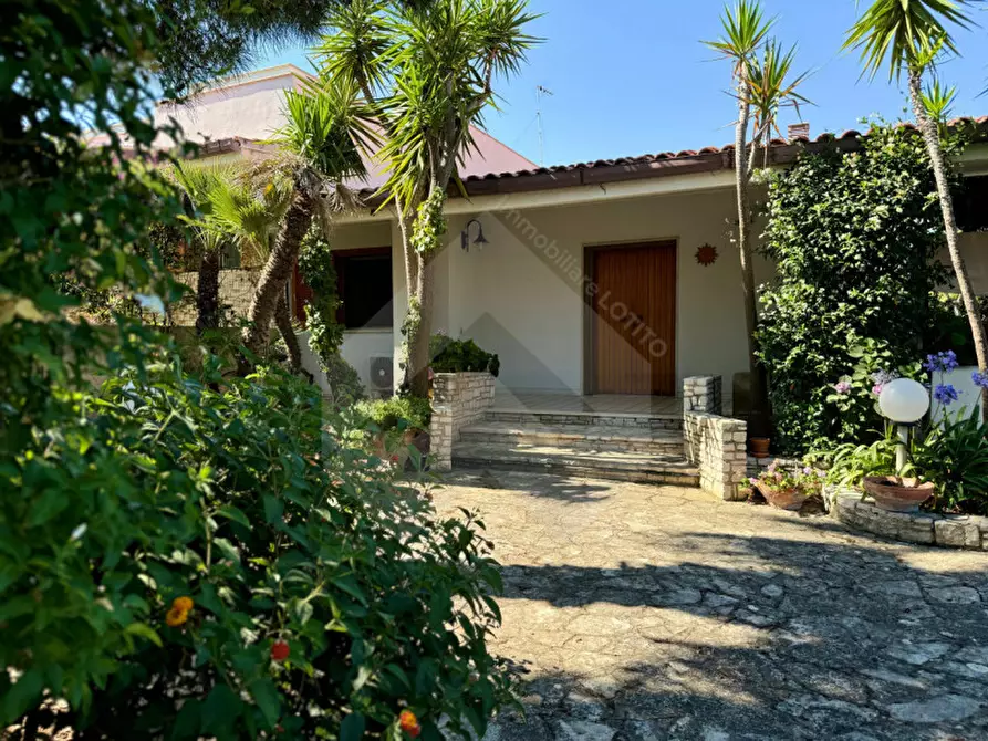 Immagine 2 di Villa in vendita  a Bisceglie
