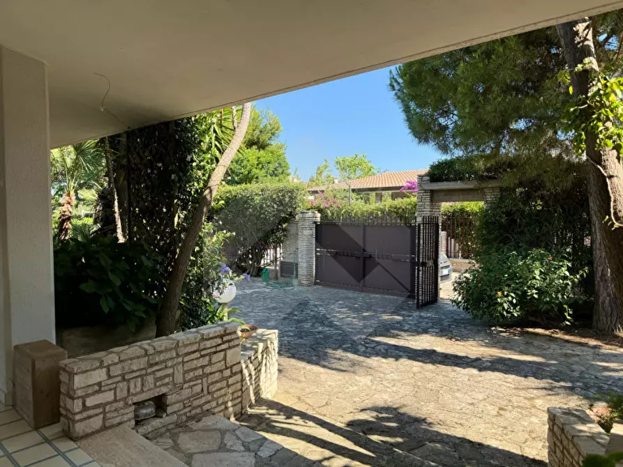 Immagine 3 di Villa in vendita  a Bisceglie