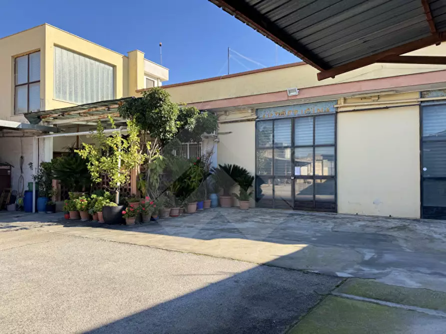Immagine 2 di Capannone industriale in vendita  a Andria