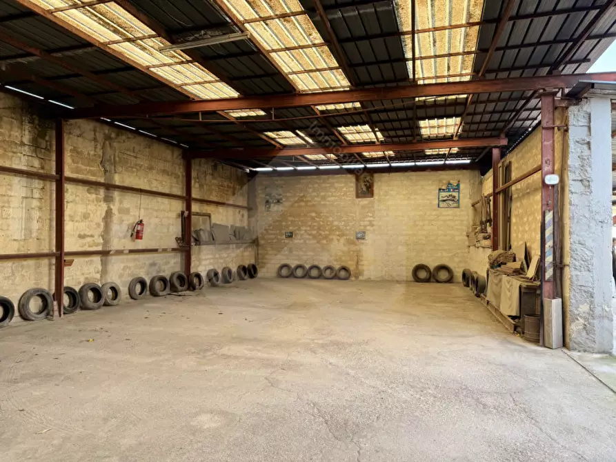 Immagine 5 di Capannone industriale in vendita  a Andria