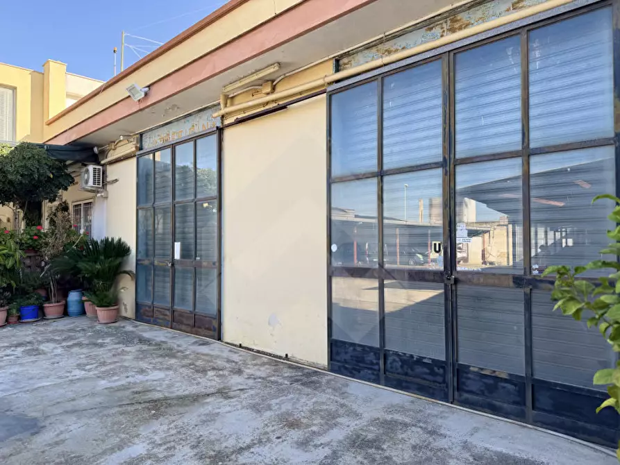 Immagine 6 di Capannone industriale in vendita  a Andria