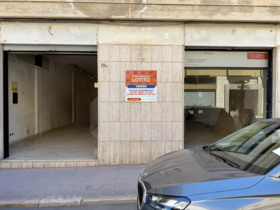Immagine 1 di Negozio in vendita  in Via Napoli, 19 a Andria