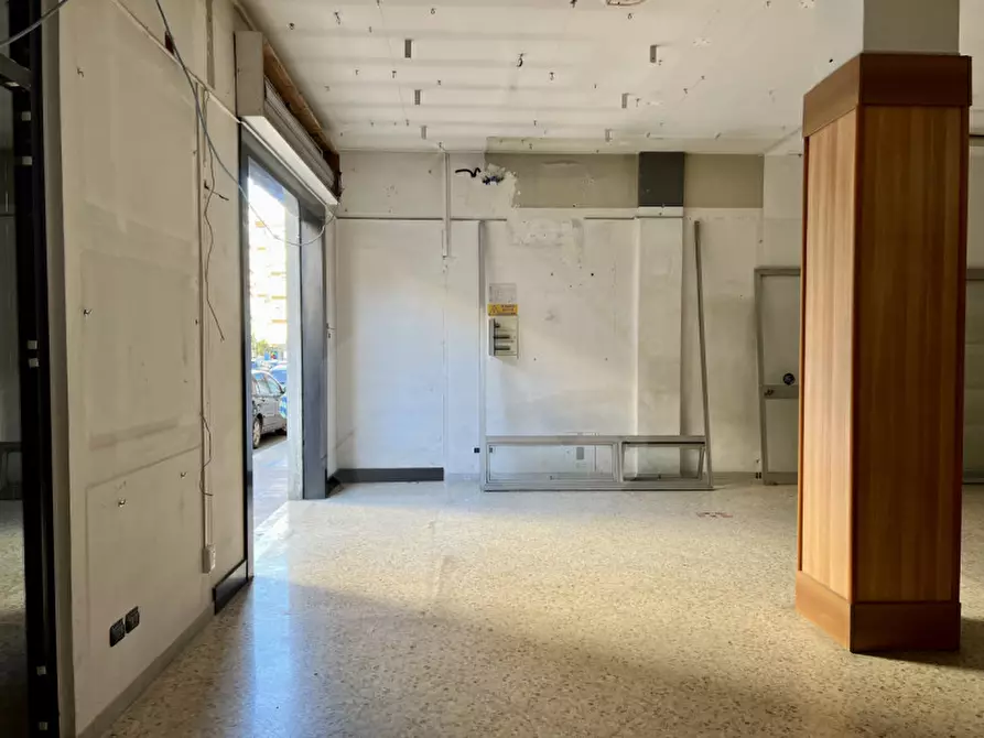 Immagine 3 di Negozio in affitto  a Andria