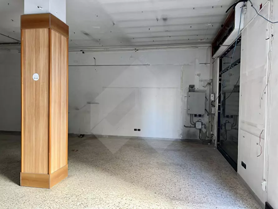 Immagine 4 di Negozio in affitto  a Andria