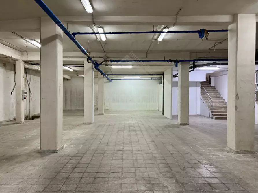 Immagine 8 di Negozio in vendita  in Via Napoli, 19 a Andria