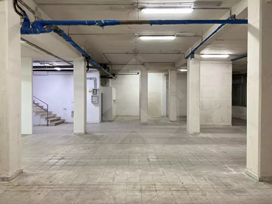 Immagine 9 di Negozio in vendita  in Via Napoli, 19 a Andria