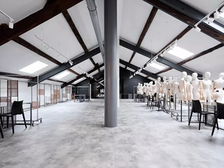 Immagine 2 di Attività commerciale in affitto  in VIA VITRUVIO a Milano