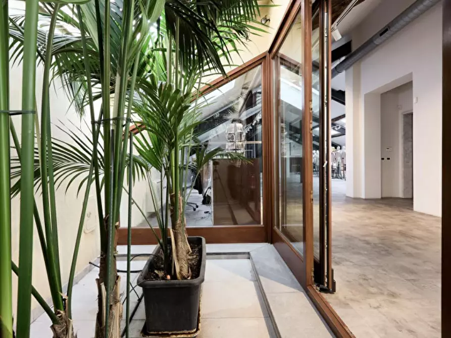 Immagine 6 di Attività commerciale in affitto  in VIA VITRUVIO a Milano