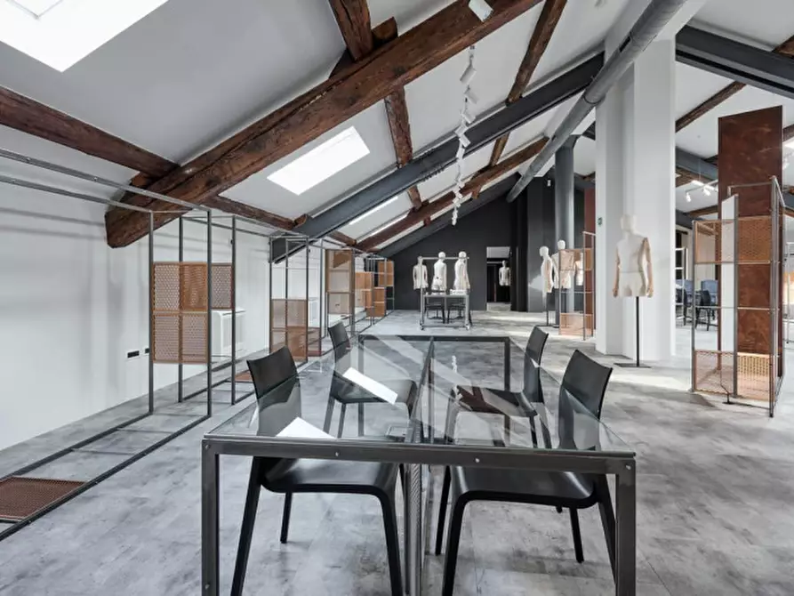 Immagine 11 di Attività commerciale in affitto  in VIA VITRUVIO a Milano